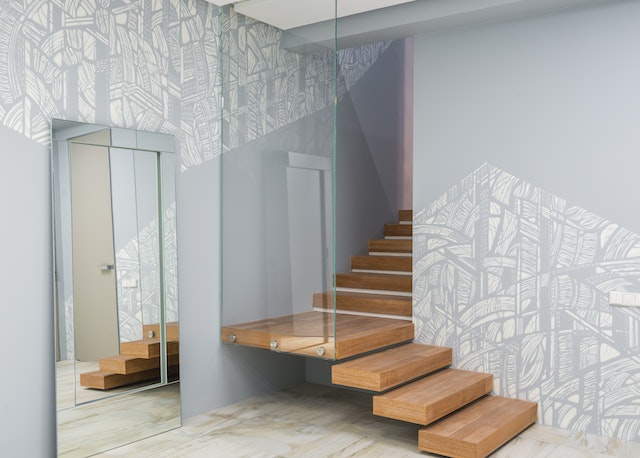 Mirror Along a Staircase