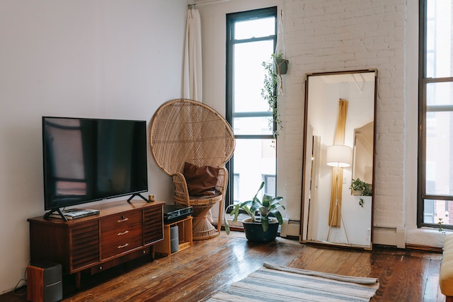 Wall-to-Floor Mirror