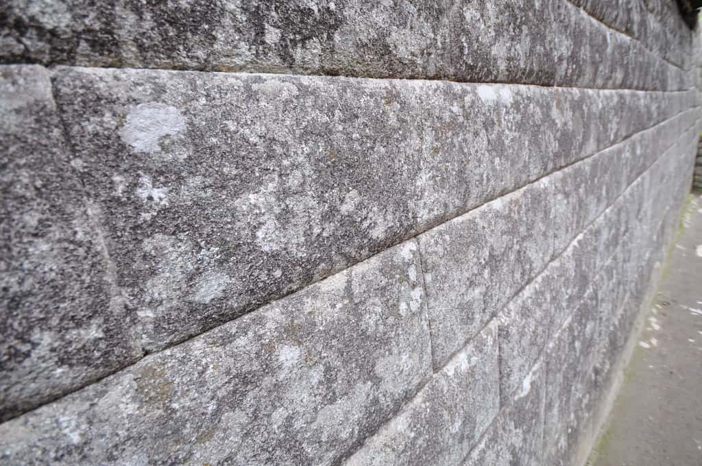 Dry ashlar